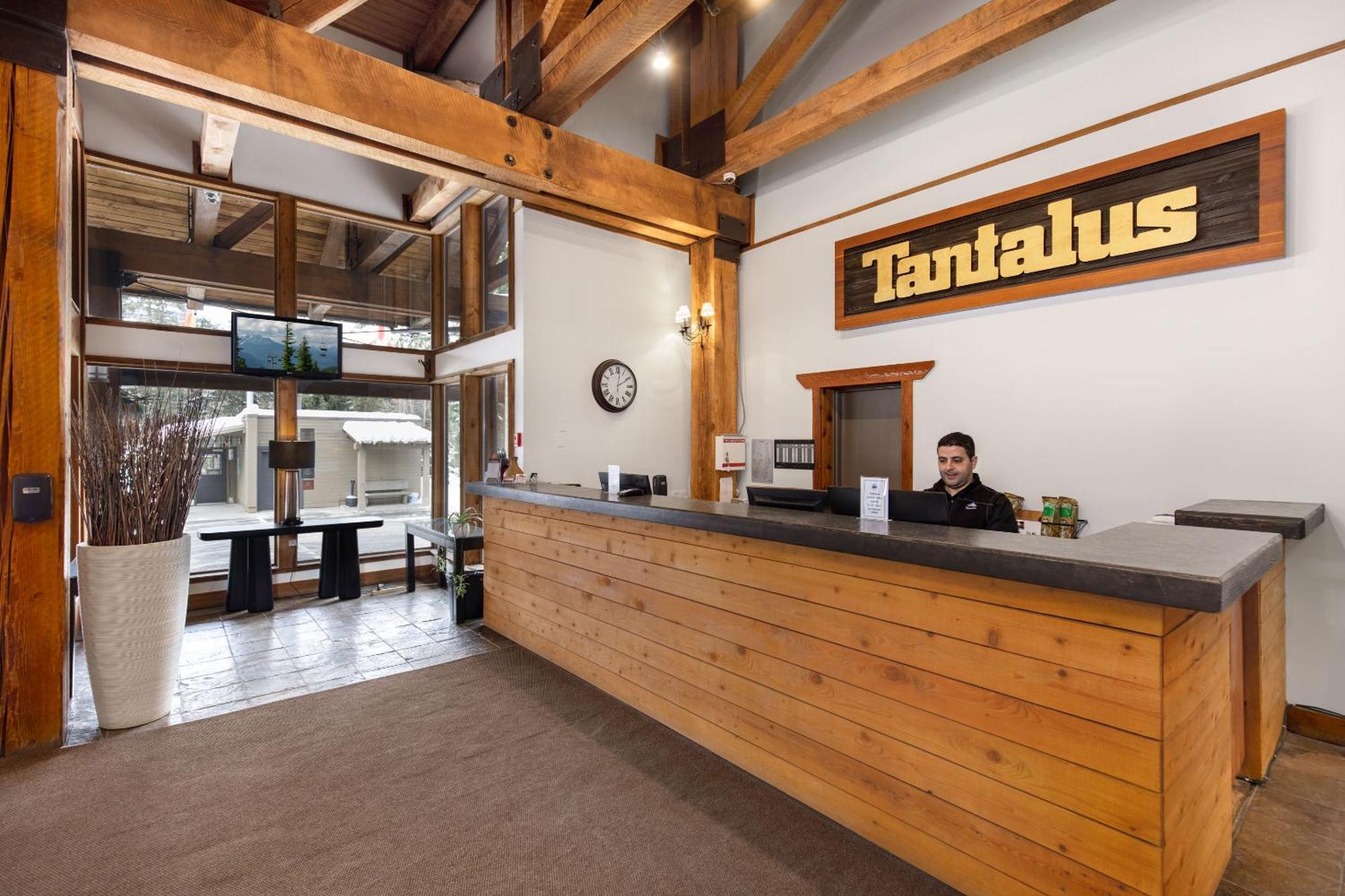Tantalus Resort Lodge Вістлер Екстер'єр фото